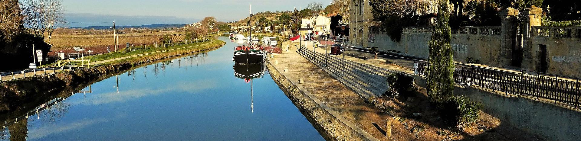 vue sur un canal dans l aude-vue ensoleillee