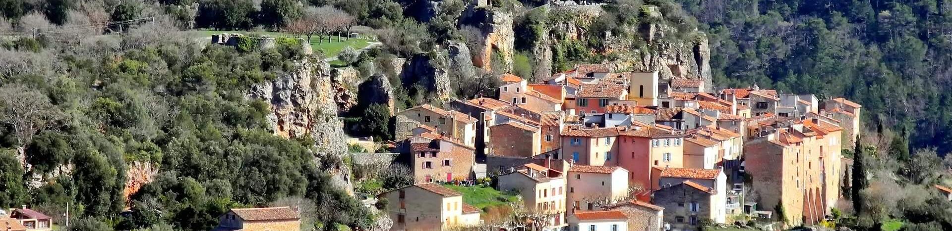 chateaudouble-vue aerienne sur village perche dans le var