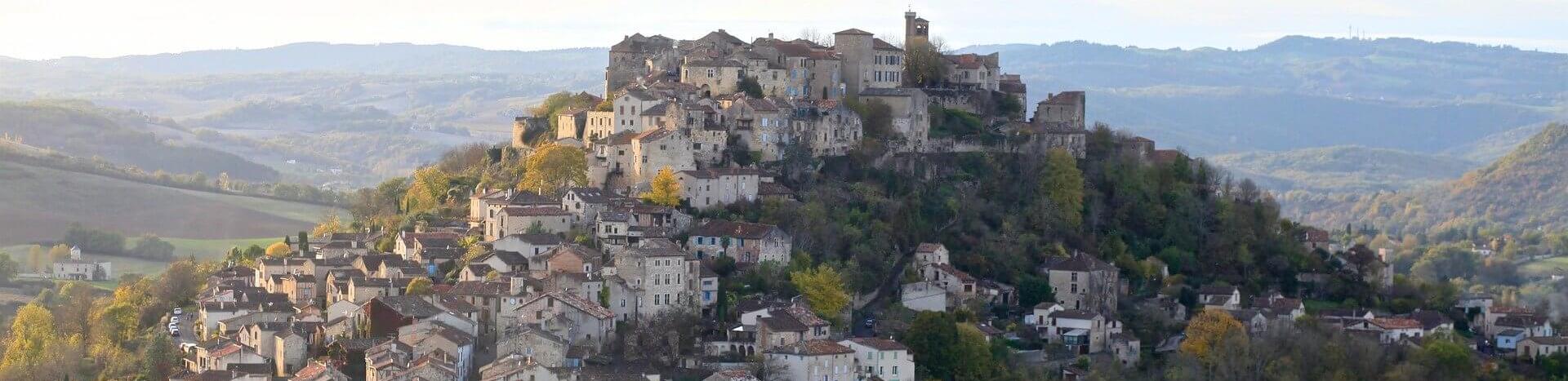 vue aerienne du village perche corde sur ciel-haute garonne