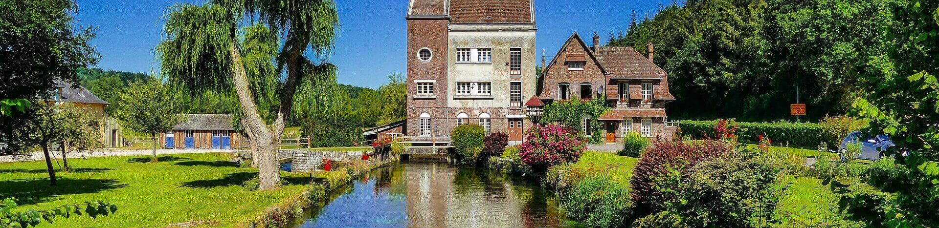 vue sur le maison en seine maritime-journée très ensoleillée