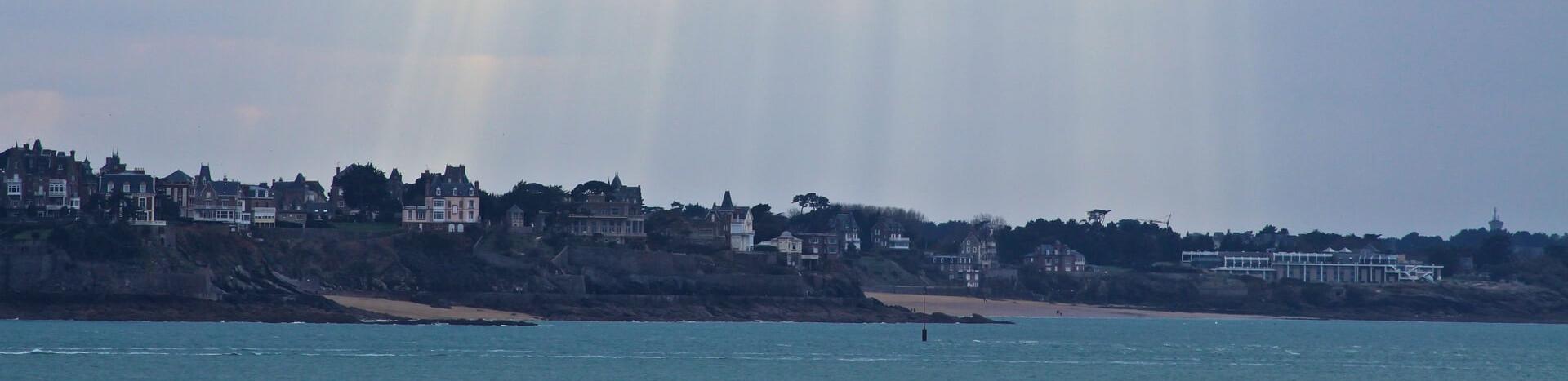 vue mer sur Saint Malo-ville portuaire de bretagne