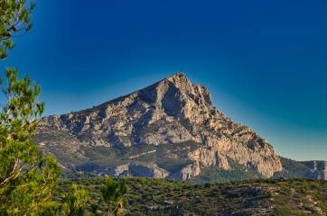 sainte victoire-aix en provence-sud france