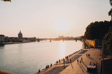 vuie sur la garonne au coucher de soleil-toulouse ou investir-carrere toulouse