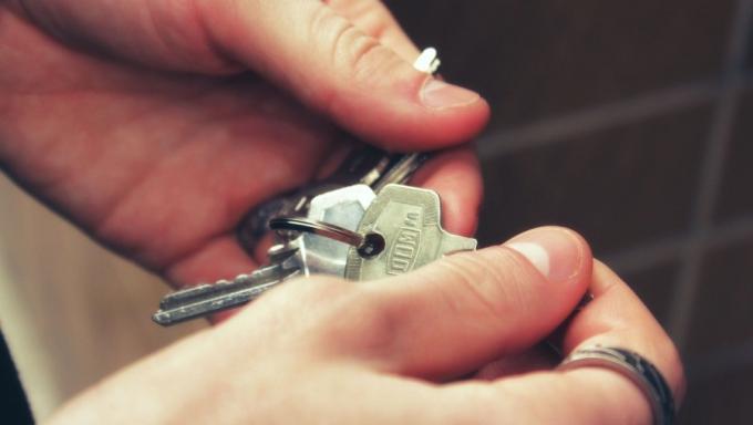 clefs dans les mains