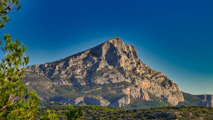 sainte victoire-aix en provence-sud france
