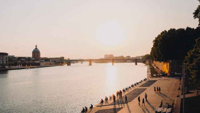 vuie sur la garonne au coucher de soleil-toulouse ou investir-carrere toulouse
